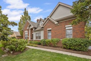 722 N NORTHWEST Highway A, Park Ridge, IL 60068