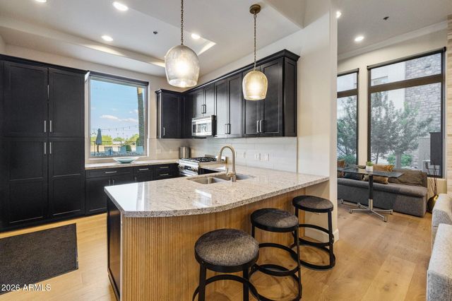 4803 N WOODMERE FAIRWAY -- 1005, Scottsdale, AZ 85251