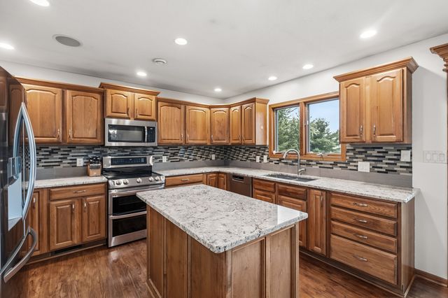 7405 Goodman Drive, Urbandale, IA 50322