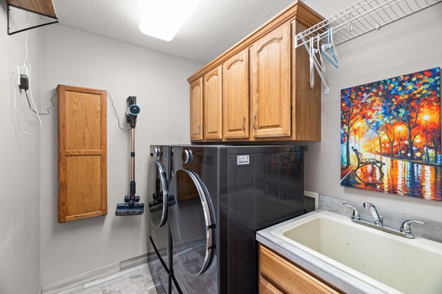 7405 Goodman Drive, Urbandale, IA 50322