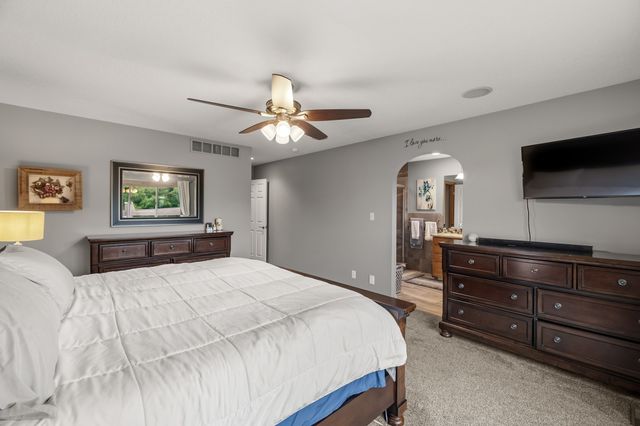 7405 Goodman Drive, Urbandale, IA 50322