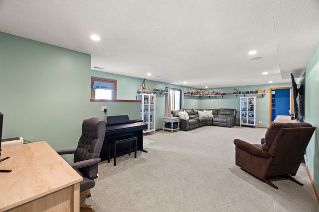 7405 Goodman Drive, Urbandale, IA 50322