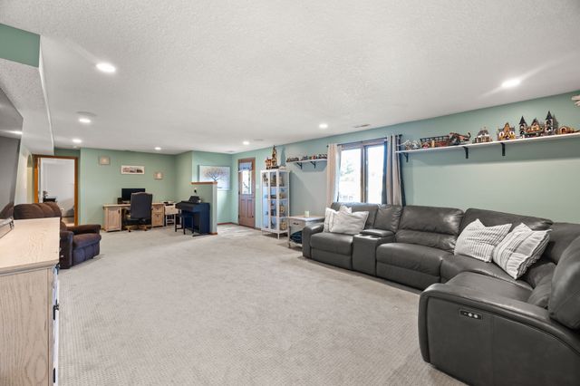 7405 Goodman Drive, Urbandale, IA 50322
