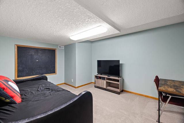 7405 Goodman Drive, Urbandale, IA 50322