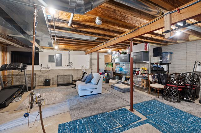 7405 Goodman Drive, Urbandale, IA 50322