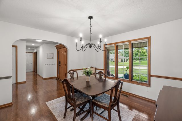 7405 Goodman Drive, Urbandale, IA 50322