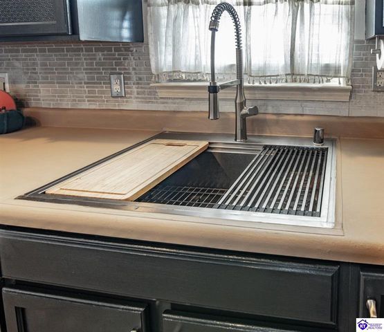 5013 S Woodland Drive, Radcliff, KY 40160