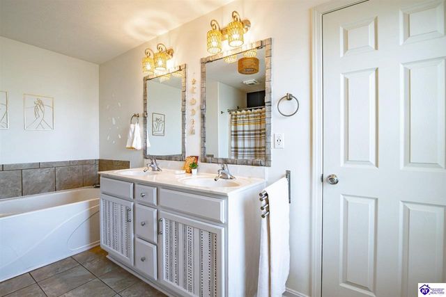 5013 S Woodland Drive, Radcliff, KY 40160