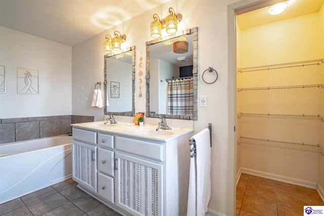 5013 S Woodland Drive, Radcliff, KY 40160