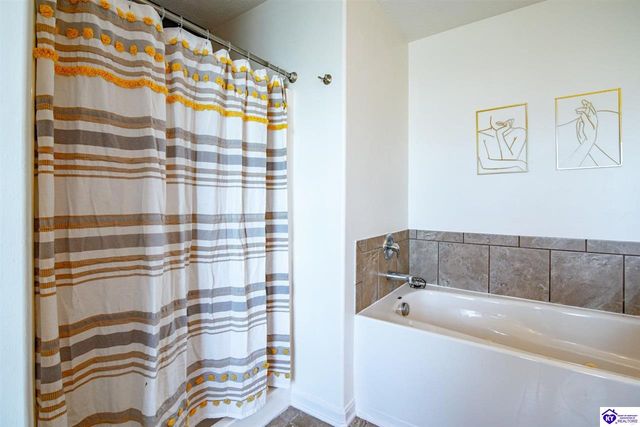 5013 S Woodland Drive, Radcliff, KY 40160