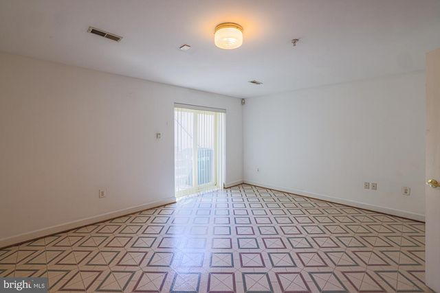 11 STRIDESHAM CT, Baltimore, MD 21209