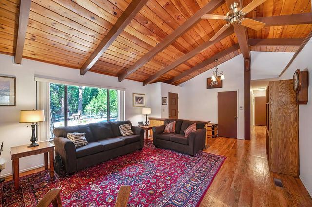 5837 Silverleaf Dr, Foresthill, CA 95631