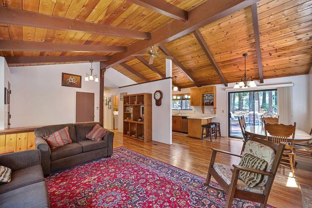 5837 Silverleaf Dr, Foresthill, CA 95631