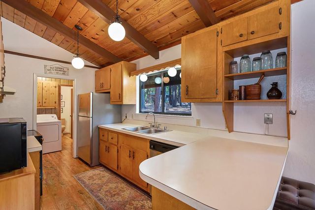 5837 Silverleaf Dr, Foresthill, CA 95631