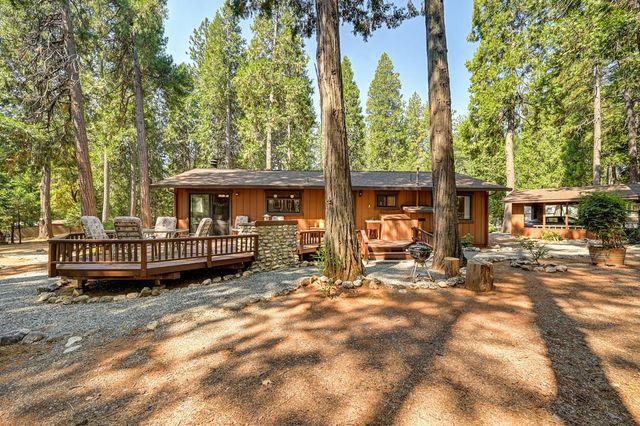 5837 Silverleaf Dr, Foresthill, CA 95631