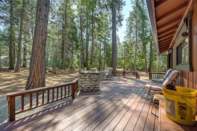 5837 Silverleaf Dr, Foresthill, CA 95631