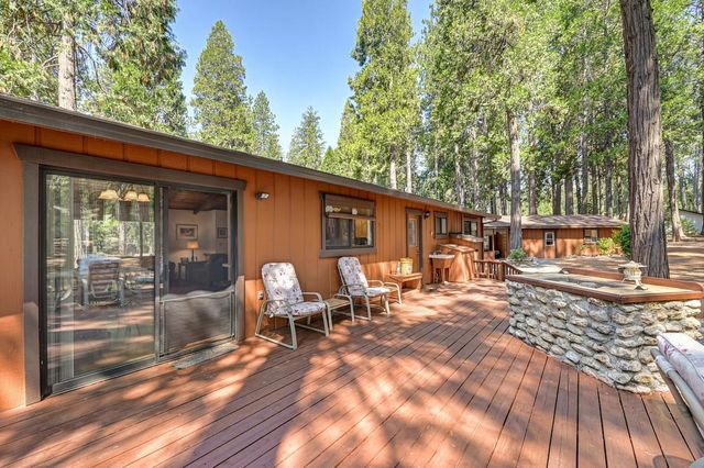 5837 Silverleaf Dr, Foresthill, CA 95631