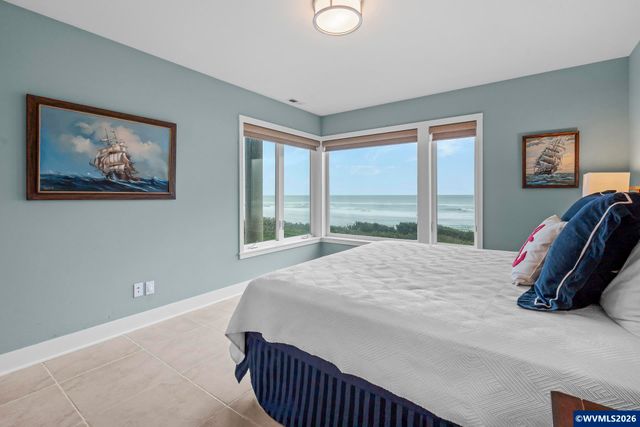 1068 NW 6th Ct, Lincoln City, OR 97367