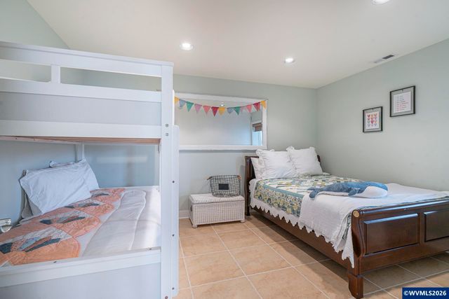 1068 NW 6th Ct, Lincoln City, OR 97367