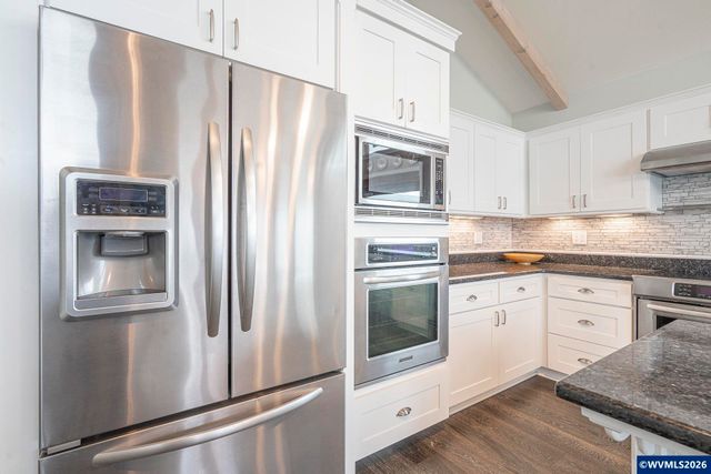 1068 NW 6th Ct, Lincoln City, OR 97367