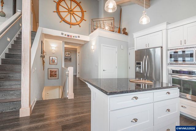 1068 NW 6th Ct, Lincoln City, OR 97367