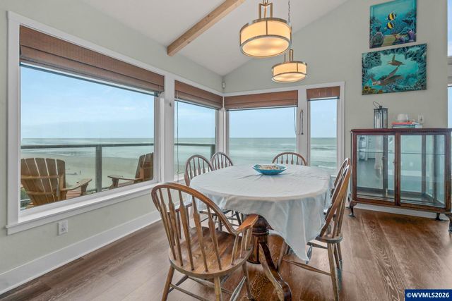 1068 NW 6th Ct, Lincoln City, OR 97367