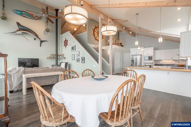 1068 NW 6th Ct, Lincoln City, OR 97367