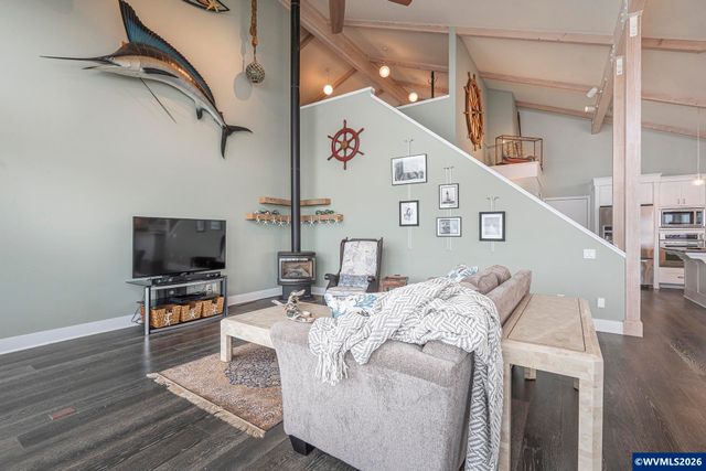 1068 NW 6th Ct, Lincoln City, OR 97367