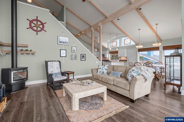 1068 NW 6th Ct, Lincoln City, OR 97367