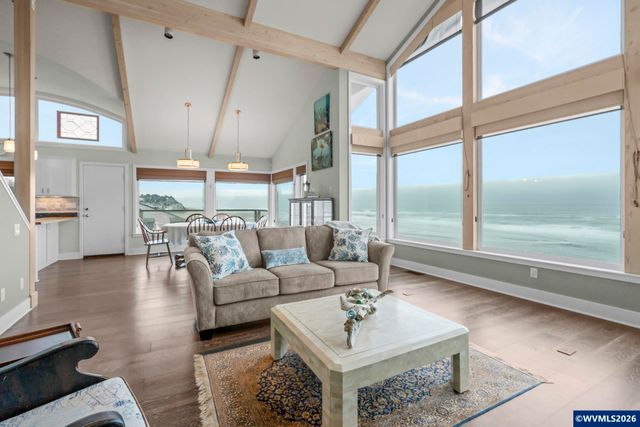 1068 NW 6th Ct, Lincoln City, OR 97367