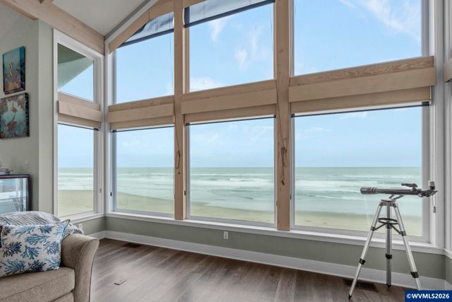 1068 NW 6th Ct, Lincoln City, OR 97367