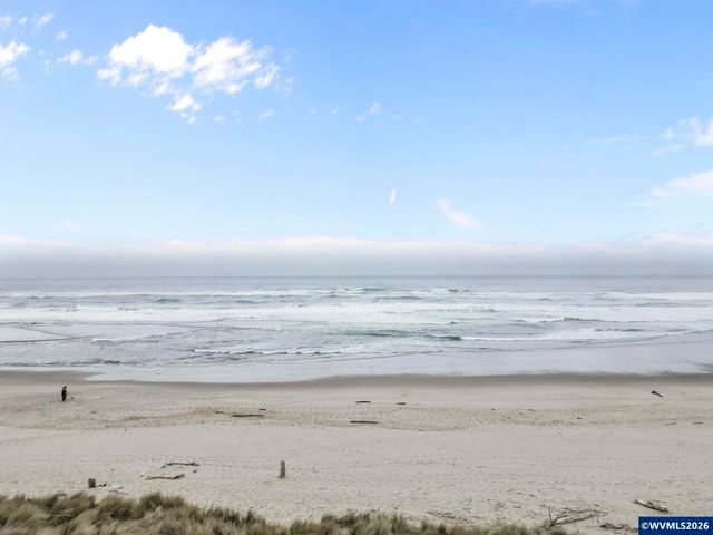1068 NW 6th Ct, Lincoln City, OR 97367