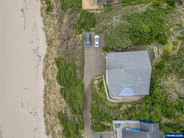 1068 NW 6th Ct, Lincoln City, OR 97367