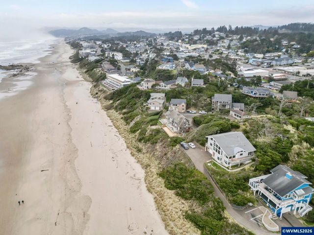 1068 NW 6th Ct, Lincoln City, OR 97367