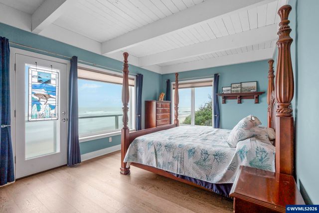 1068 NW 6th Ct, Lincoln City, OR 97367