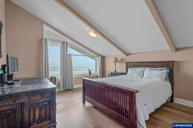 1068 NW 6th Ct, Lincoln City, OR 97367