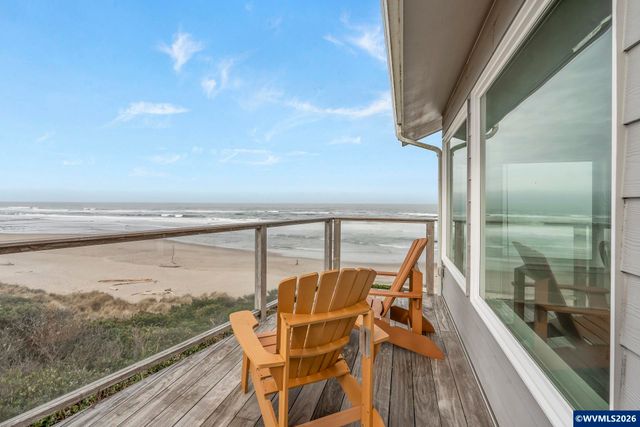 1068 NW 6th Ct, Lincoln City, OR 97367
