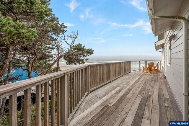 1068 NW 6th Ct, Lincoln City, OR 97367