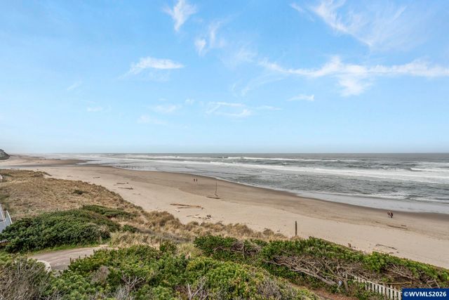 1068 NW 6th Ct, Lincoln City, OR 97367