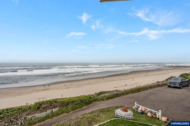 1068 NW 6th Ct, Lincoln City, OR 97367