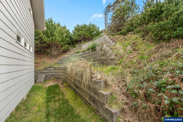 1068 NW 6th Ct, Lincoln City, OR 97367