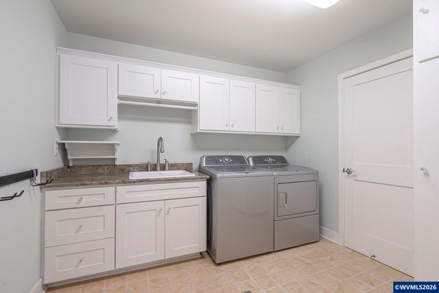 1068 NW 6th Ct, Lincoln City, OR 97367