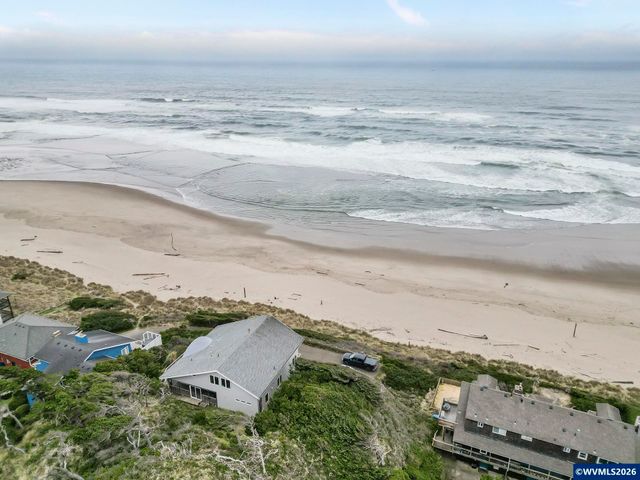 1068 NW 6th Ct, Lincoln City, OR 97367