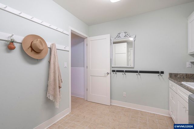 1068 NW 6th Ct, Lincoln City, OR 97367