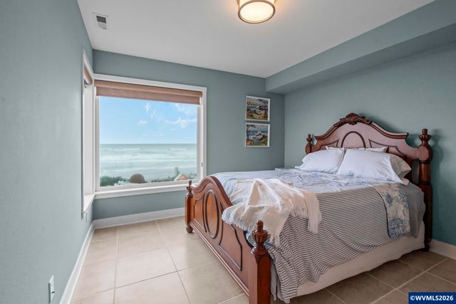 1068 NW 6th Ct, Lincoln City, OR 97367