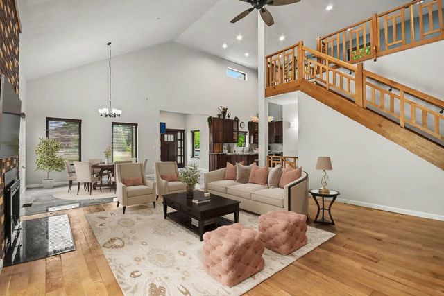 19W676 99th Street, Lemont, IL 60439