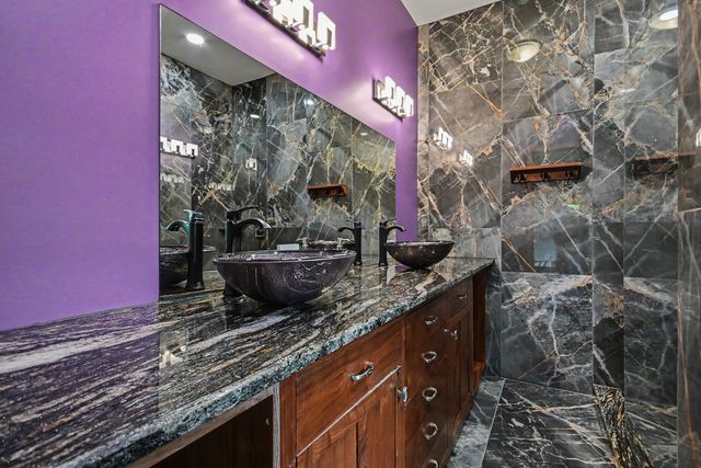 19W676 99th Street, Lemont, IL 60439