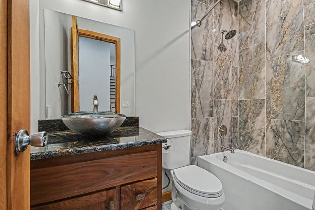 19W676 99th Street, Lemont, IL 60439