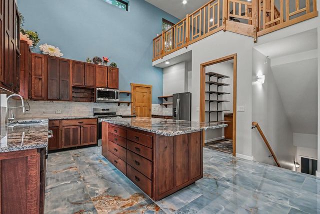 19W676 99th Street, Lemont, IL 60439