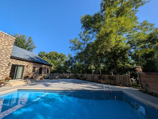 19W676 99th Street, Lemont, IL 60439